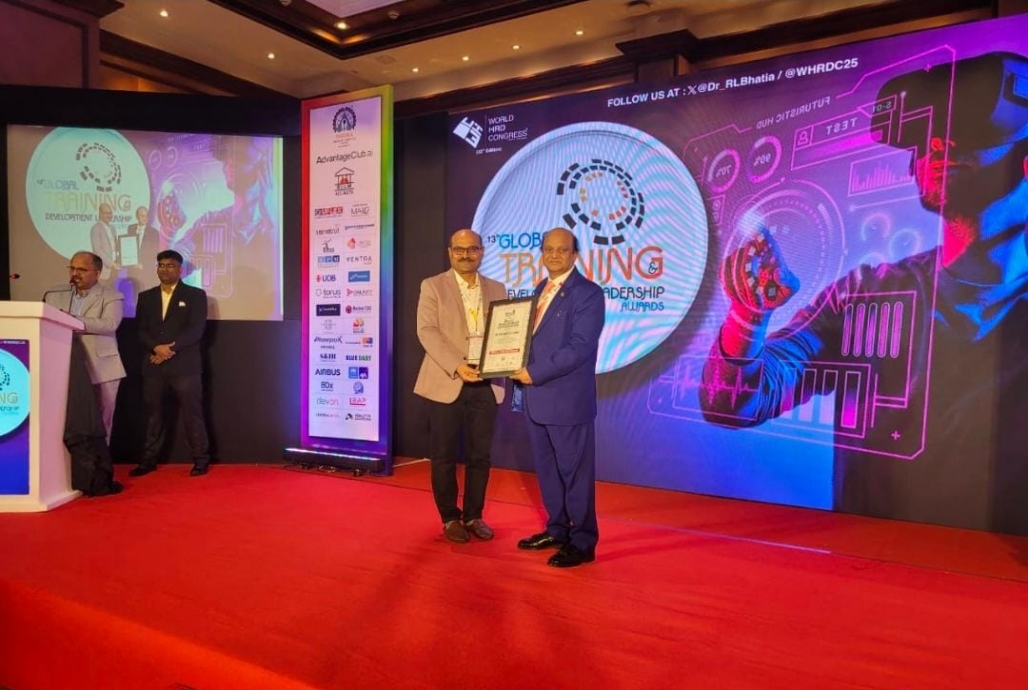 The Skill Development leadership awards to Principal Dr.Neelkanth G Nikam.
